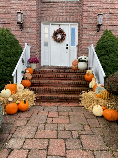 Elegant fall porch entrance styling